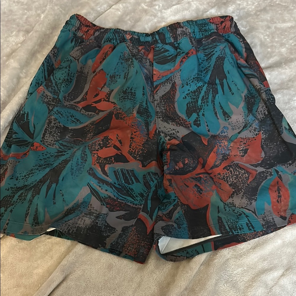 Lululemon pace breaker short in tropical shadow shark teal multi